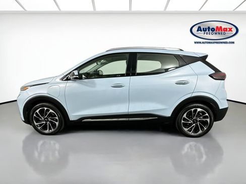 Used 2023 Chevrolet Bolt EUV Premier w/ Sun & Sound Package FWD image 9