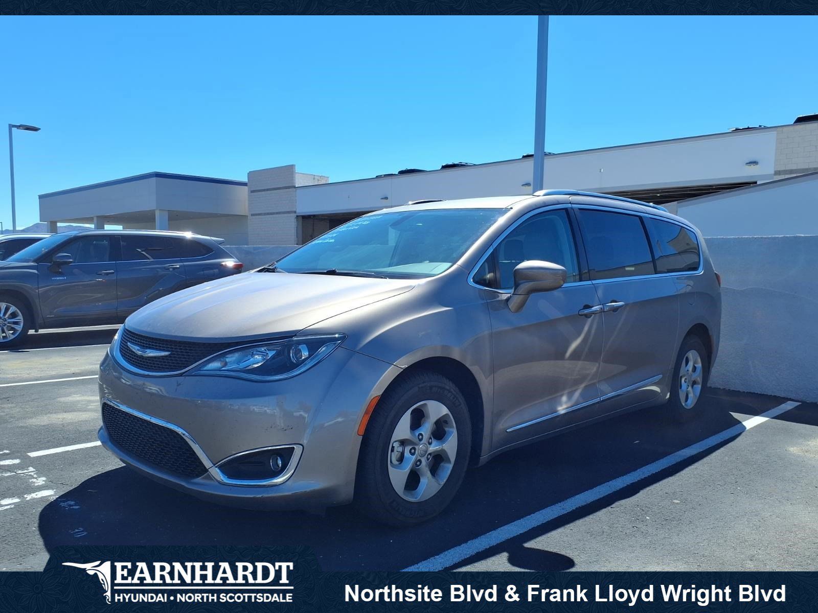 Used 2017 Chrysler Pacifica Touring-L Plus FWD image 1