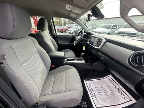 Used 2022 Toyota Tacoma SR5 AWD/4WD image 13