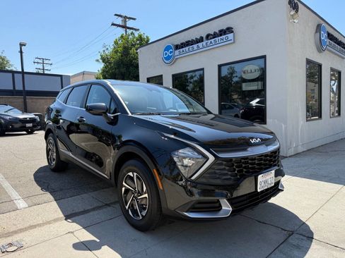 Used 2023 Kia Sportage LX AWD/4WD image 3