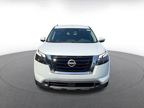 Used 2025 Nissan Pathfinder SV image 4