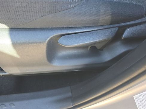 Used 2019 Toyota C-HR XLE image 11