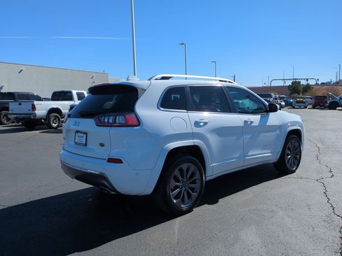 Used 2019 Jeep Cherokee Overland w/ Technology Group image 3