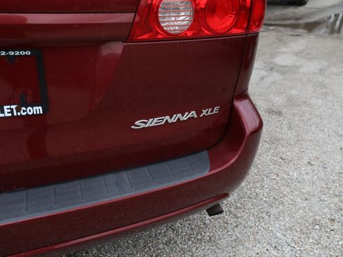 Used 2010 Toyota Sienna XLE FWD image 8