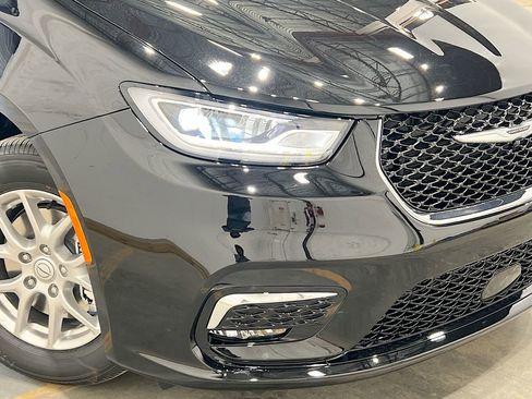 New 2026 Chrysler Pacifica Select image 40