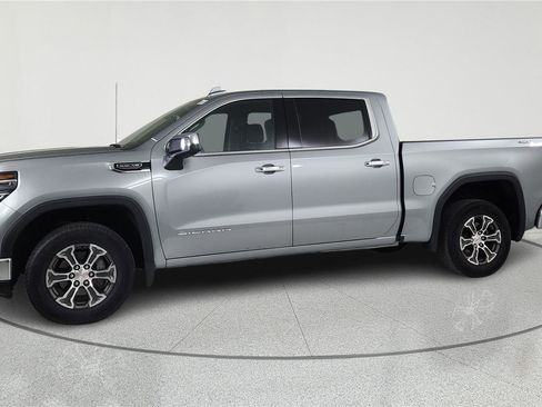 Used 2025 GMC Sierra 1500 SLT AWD/4WD image 2