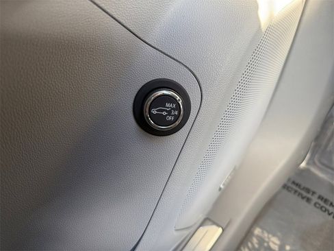 Used 2022 GMC Acadia SLT w/ Technology Package image 26