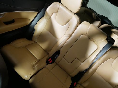 Used 2022 Volvo XC90 T6 Inscription w/ Lounge Package image 12