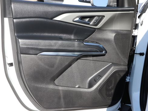 Used 2026 Chevrolet Traverse LT image 10