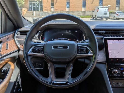 Certified 2022 Jeep Grand Cherokee Summit w/ Adv Protech Group IV AWD/4WD image 16