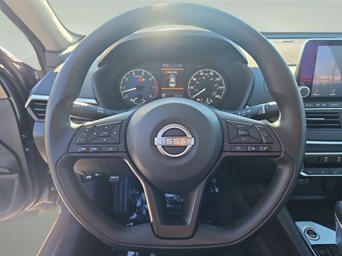 Used 2025 Nissan Altima 2.5 S image 16