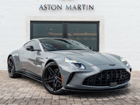 Used 2025 Aston Martin V8 Vantage Coupe RWD image 1