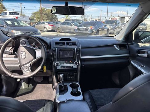 Used 2014 Toyota Camry SE FWD image 15