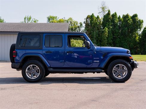 Used 2018 Jeep Wrangler Unlimited Sahara w/ Dual Top Group AWD/4WD image 4