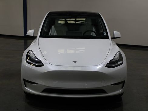 Used 2021 Tesla Model Y Long Range image 7