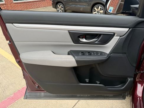 Used 2019 Honda CR-V LX image 9