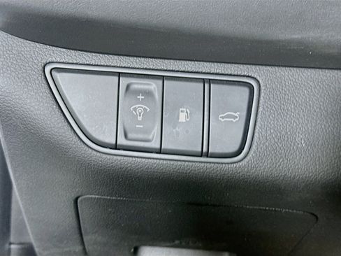 Used 2025 Genesis G70 2.5T RWD image 17