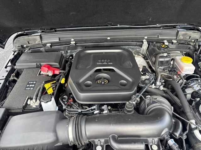 Used 2025 Jeep Wrangler Sport AWD/4WD image 13