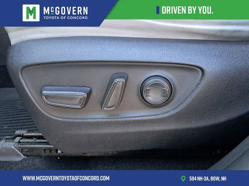 Used 2020 Toyota RAV4 XLE w/ Convenience Package image 16