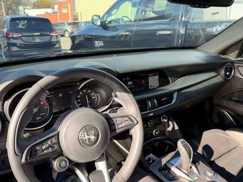Used 2023 Alfa Romeo Stelvio Veloce AWD/4WD image 22