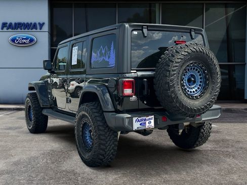 Used 2020 Jeep Wrangler Unlimited Sahara image 4