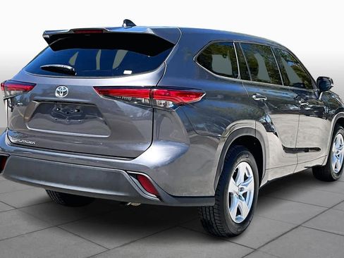 Used 2021 Toyota Highlander L image 13