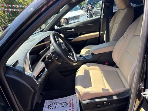 Used 2024 Cadillac XT4 Luxury w/ LPO, Floor Liner Package AWD/4WD image 8