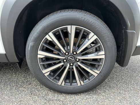 New 2026 Nissan Pathfinder Platinum FWD image 19
