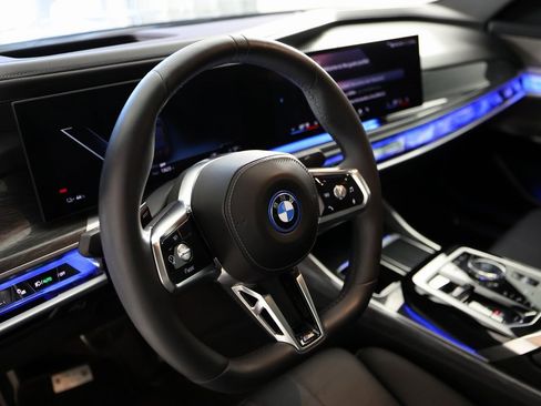 Used 2023 BMW i7 xDrive60 image 20