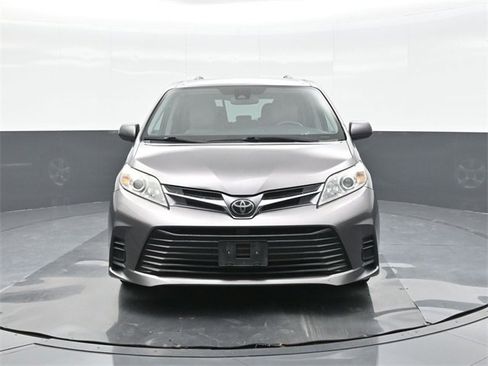 Used 2020 Toyota Sienna LE image 30