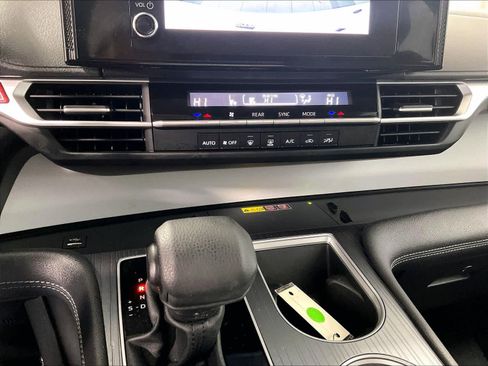 Used 2025 Toyota Sienna LE image 26