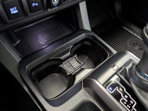 Used 2018 Toyota Tacoma TRD Sport w/ Technology Package image 25