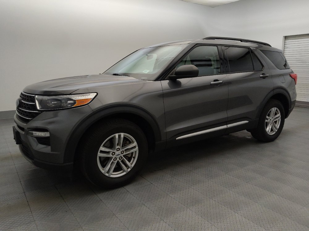 Used 2023 Ford Explorer XLT w/ Equipment Group 202A AWD/4WD image 2