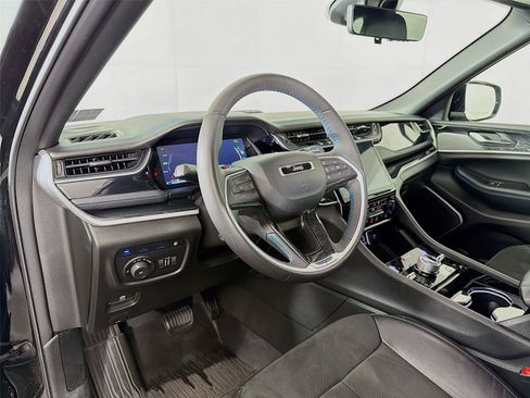 Used 2023 Jeep Grand Cherokee Trailhawk w/ Luxury Tech Group III AWD/4WD image 9