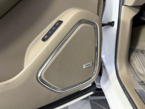 Used 2018 Chevrolet Suburban Premier AWD/4WD image 38
