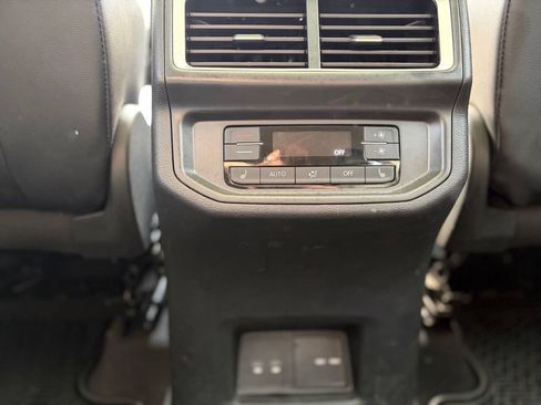 Used 2024 Volkswagen Atlas SEL AWD/4WD image 15