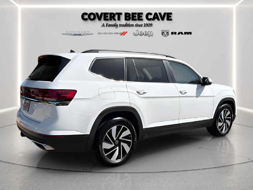 Used 2024 Volkswagen Atlas SE w/ Panoramic Sunroof Package FWD image 12