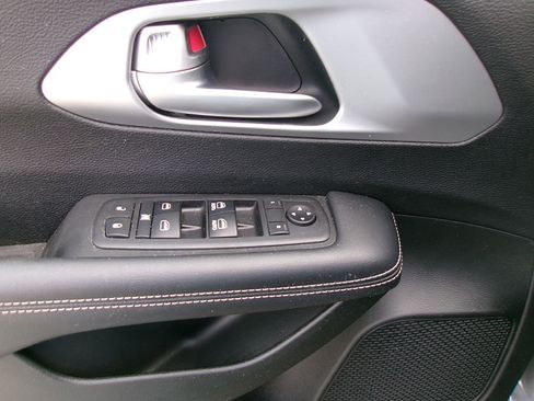 Used 2018 Chrysler Pacifica Touring Plus w/ S Appearance Package image 17