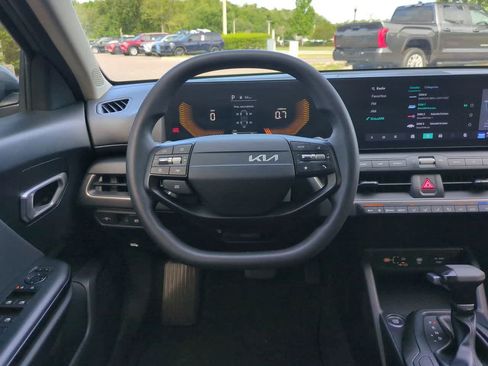 Used 2025 Kia K4 FWD image 15