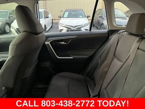 Used 2025 Toyota RAV4 XLE AWD/4WD image 12