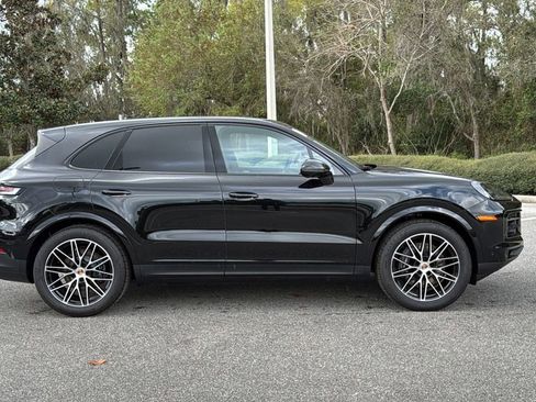 Certified 2025 Porsche Cayenne AWD/4WD image 24