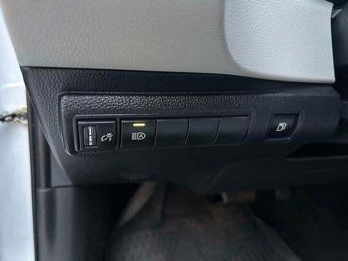 Used 2022 Toyota Corolla LE image 16