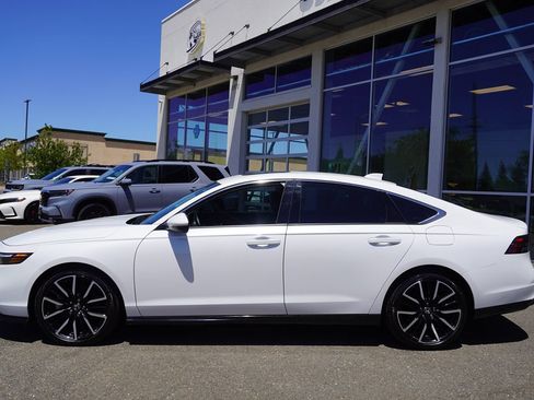 Used 2025 Honda Accord Touring image 3