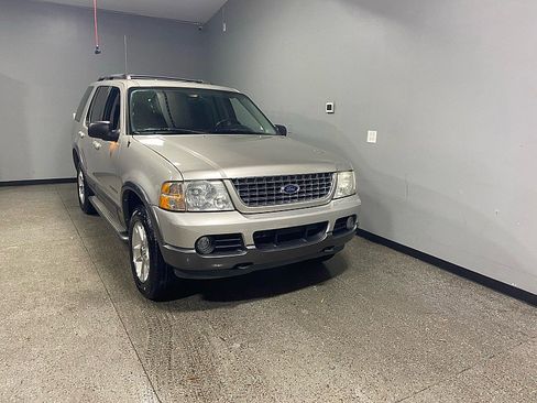 Used 2004 Ford Explorer XLT image 8