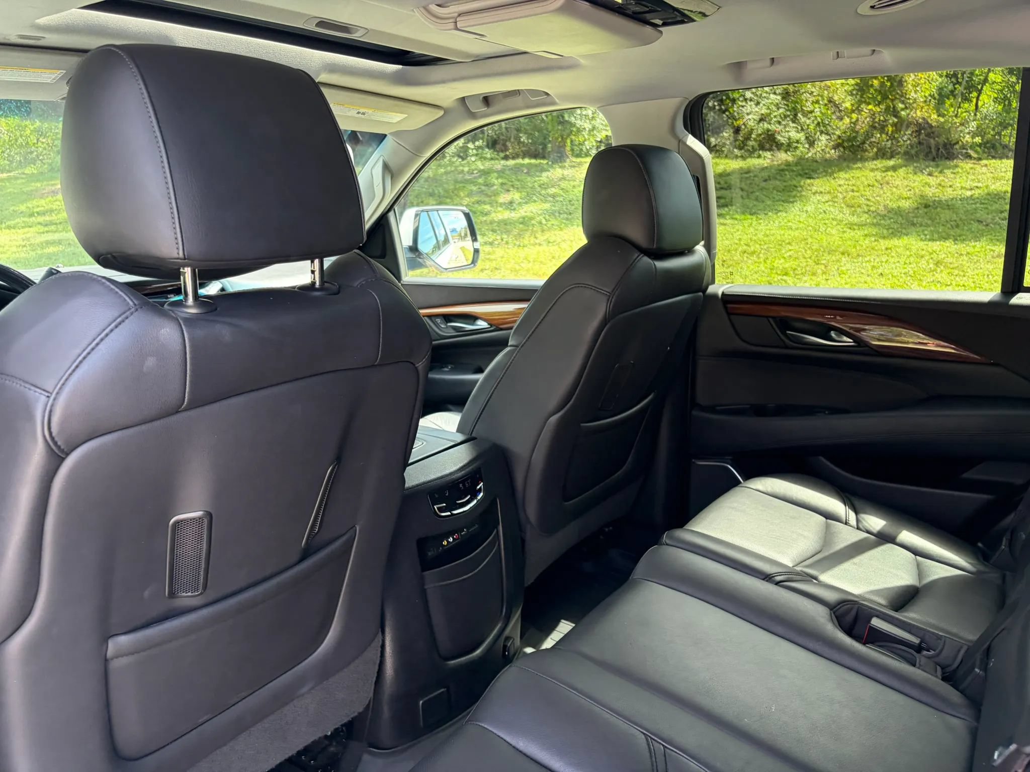 Used 2016 Cadillac Escalade Luxury RWD image 21