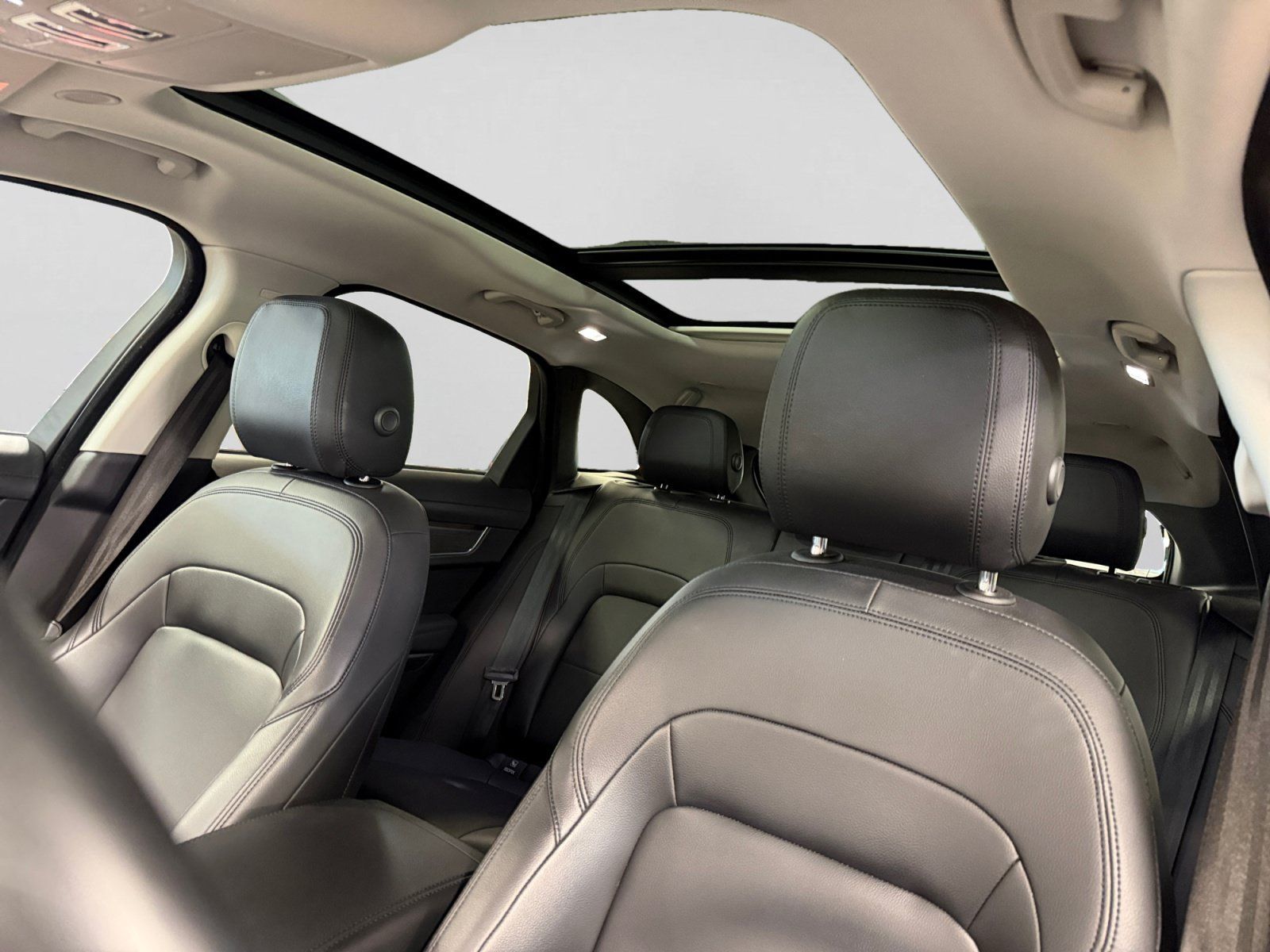 Used 2021 Jaguar F-PACE AWD/4WD image 35