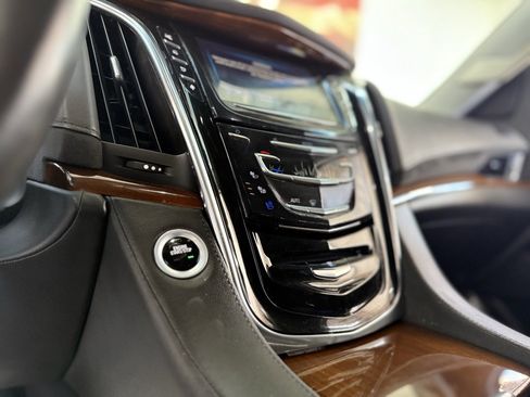 Used 2016 Cadillac Escalade ESV Premium image 20
