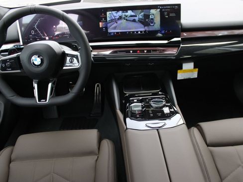 Used 2026 BMW 530i w/ M Sport Package RWD image 27