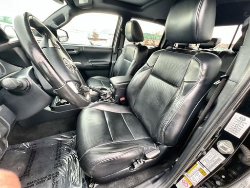 Used 2018 Toyota Tacoma Limited image 13