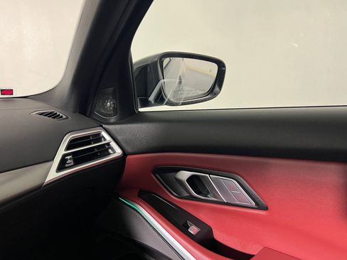 Used 2025 BMW 330i xDrive Sedan w/ M Sport Package AWD/4WD image 29